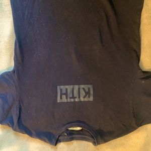 Men’s dark blue kith shirt